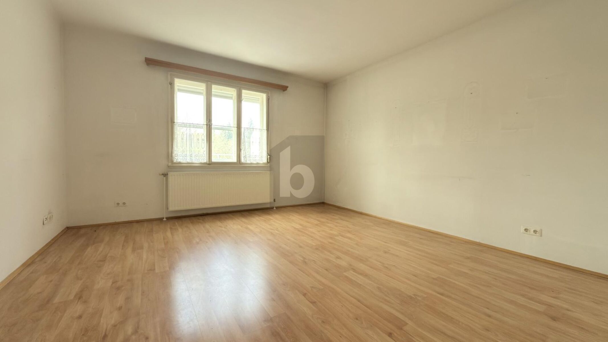 IM ZEHNERVIERTEL MIT VOLLKELLER, GARAGE UND LOFT-DACHGESCHOSS - 2 WOHNEIHEITEN MÖGLICH – pohled 2