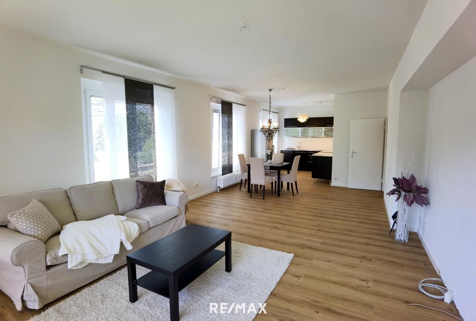 Exklusive 3-Zimmer-Wohnung mit Loggia & Schlossparkblick - 98 m² Wohntraum im Zentrum von Bad Vöslau