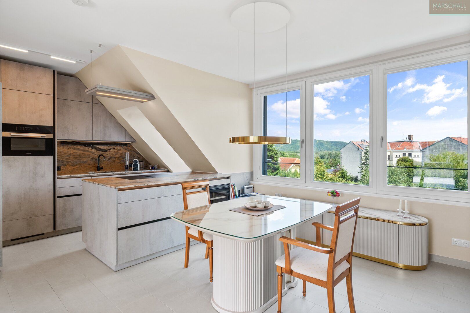 Hochwertig ausgestattete Penthousewohnung mit Terrasse in Toplage