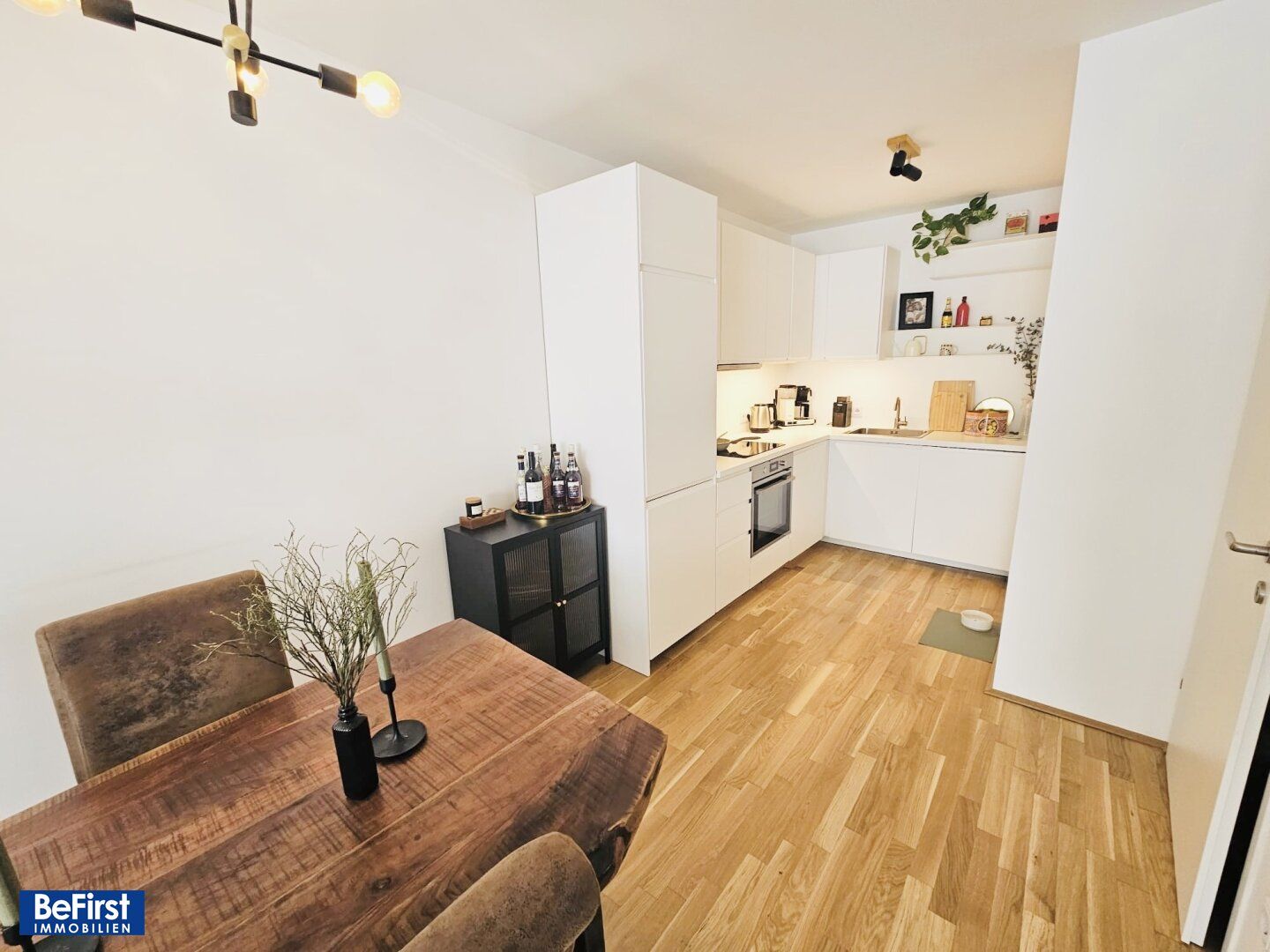 Moderne, Sonne 2 Zimmer Balkonwohnung