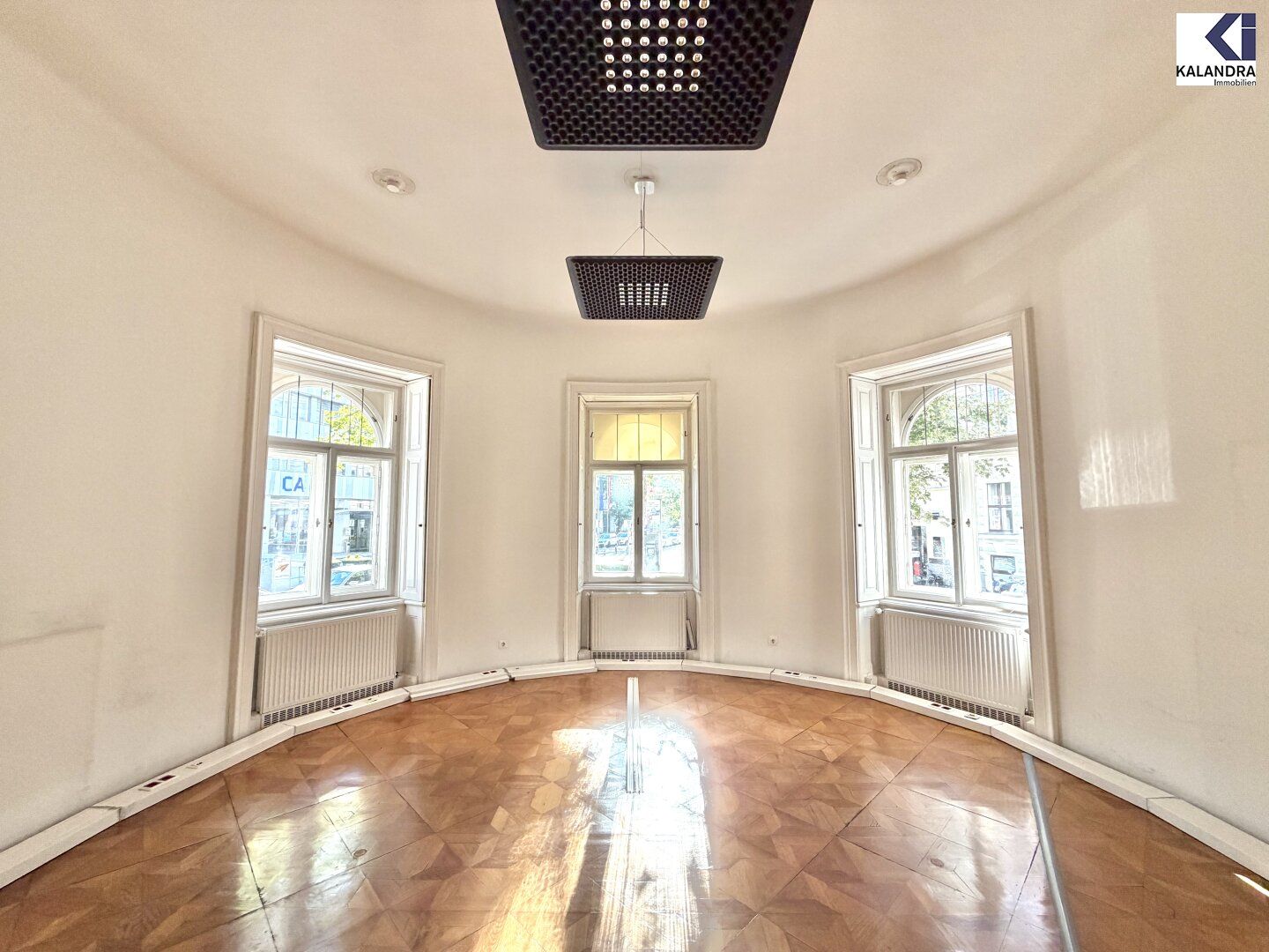 360 TOUR // KLASSISCHES ALTBAUBÜRO KARLSGASSE - Ansicht 2
