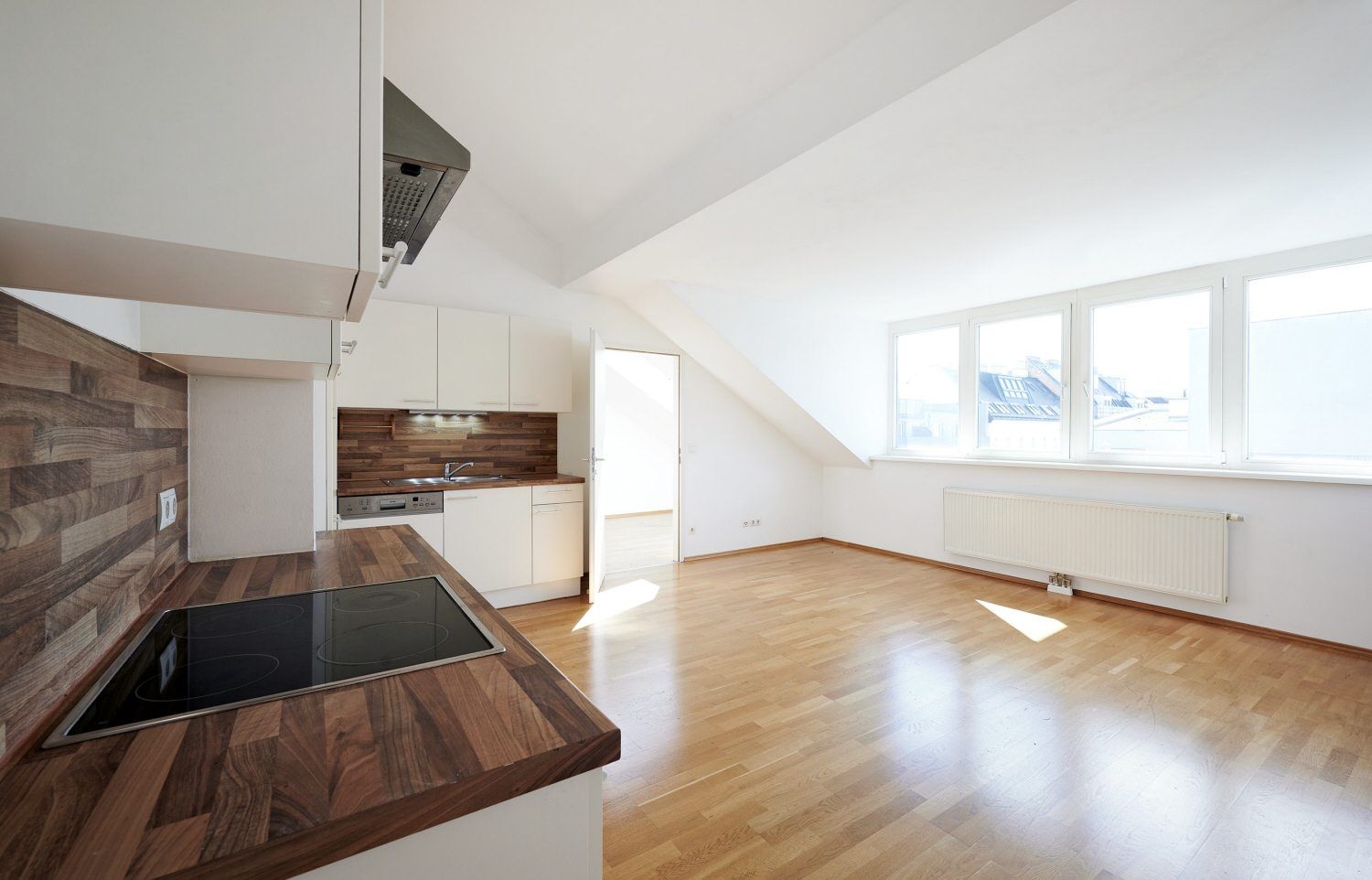 Geräumige und helle 2-Zimmer-Dachgeschosswohnung im 10. Bezirk!
