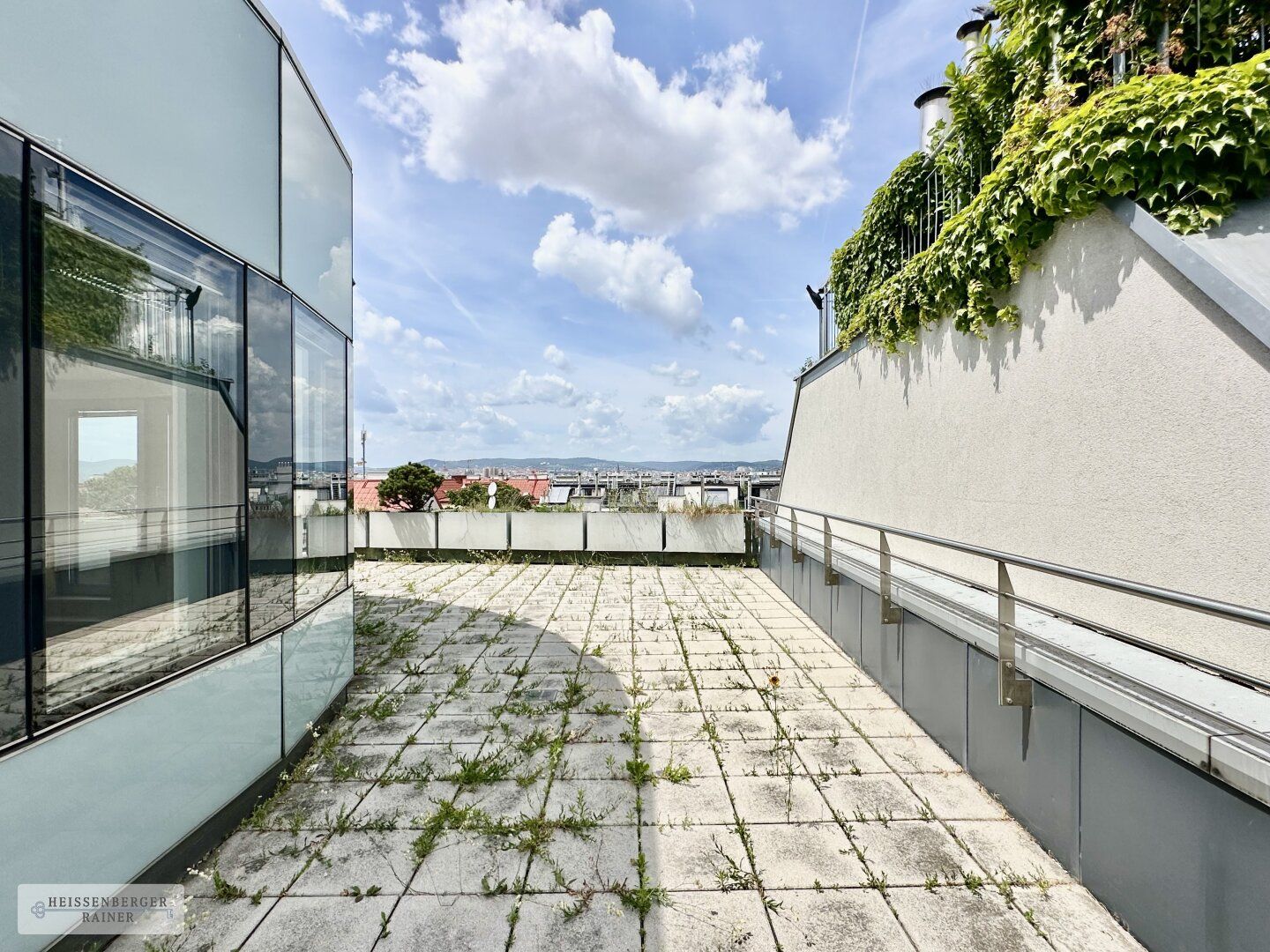 ARBEITEN MIT FERNBLICK /// MODERNES, FLEXIBLES BÜRO MIT GROSSER TERRASSE - Ansicht 3