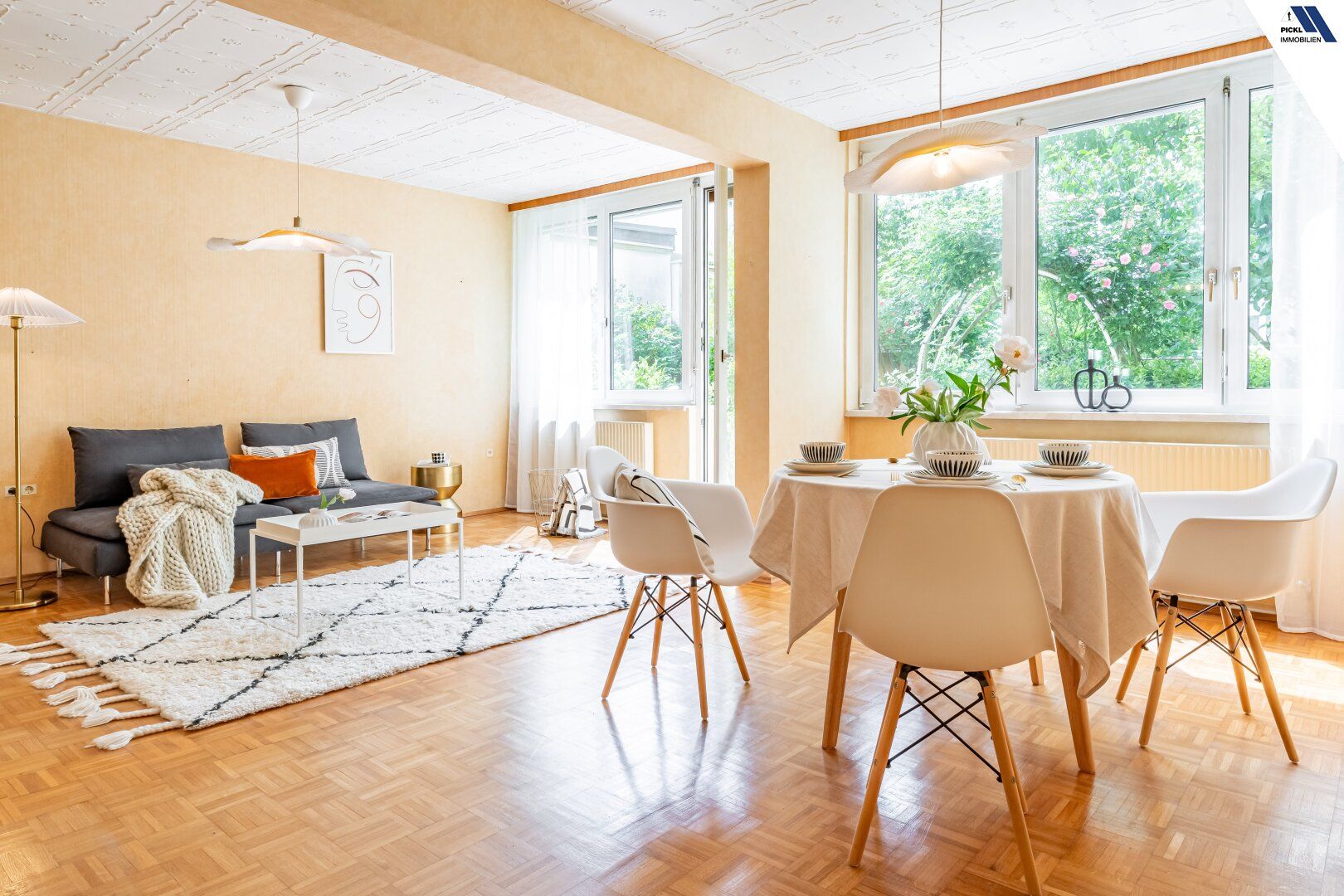 LEONDING: CHARMANTES REIHENHAUS MIT GARTEN, DACHTERRASSE, POOL UND 2 GARAGEN