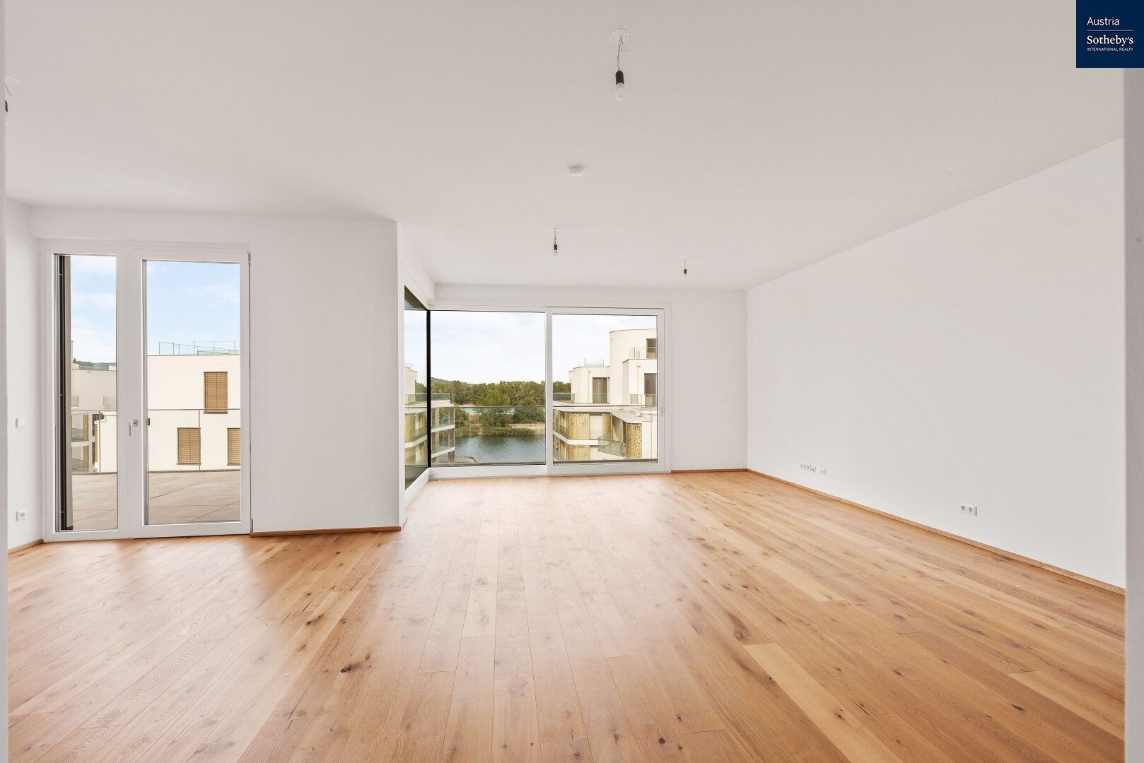 Wohn(T)raum am Wasser: Moderne Wohnung mit traumhaftem Donau-Panorama