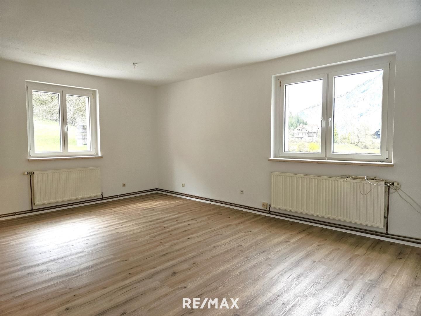 Frisch renoviert! Großzügig und hell...