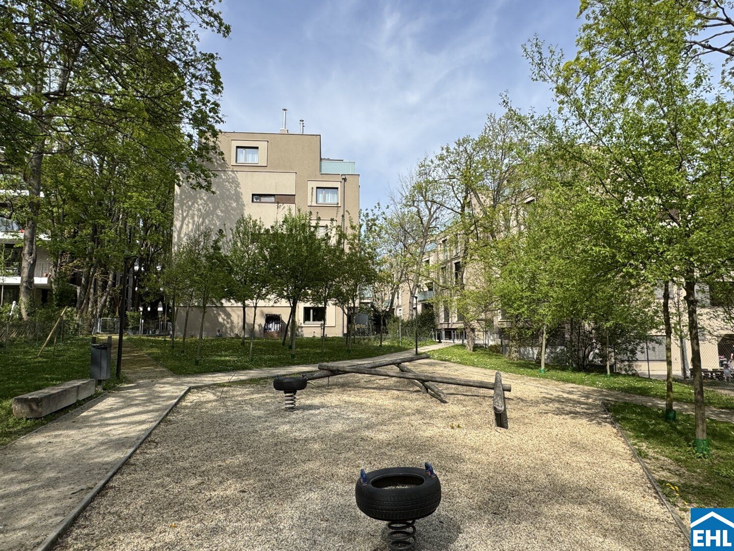 Apartment with loggia in a prime peaceful location in the 18th district!