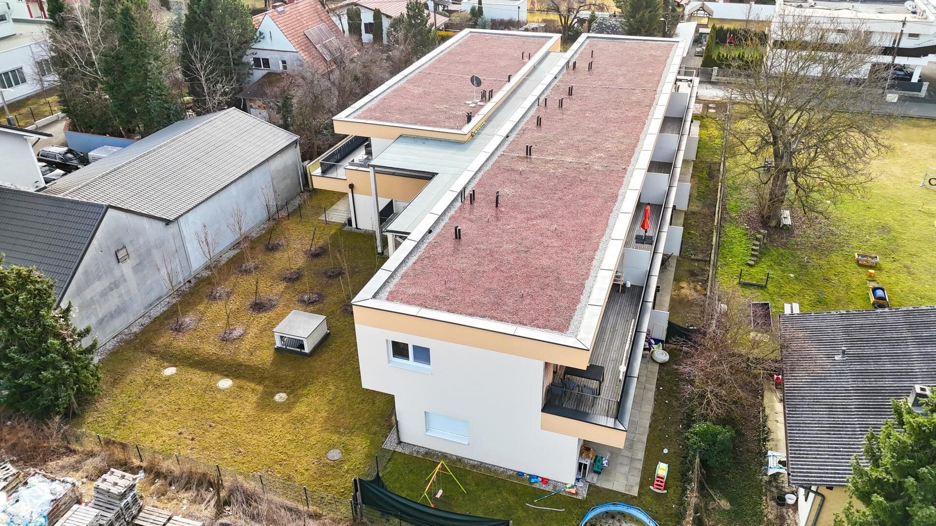 Helle 2-Zimmer-Wohnung mit großzügiger Terrasse und Tiefgaragenparkplatz