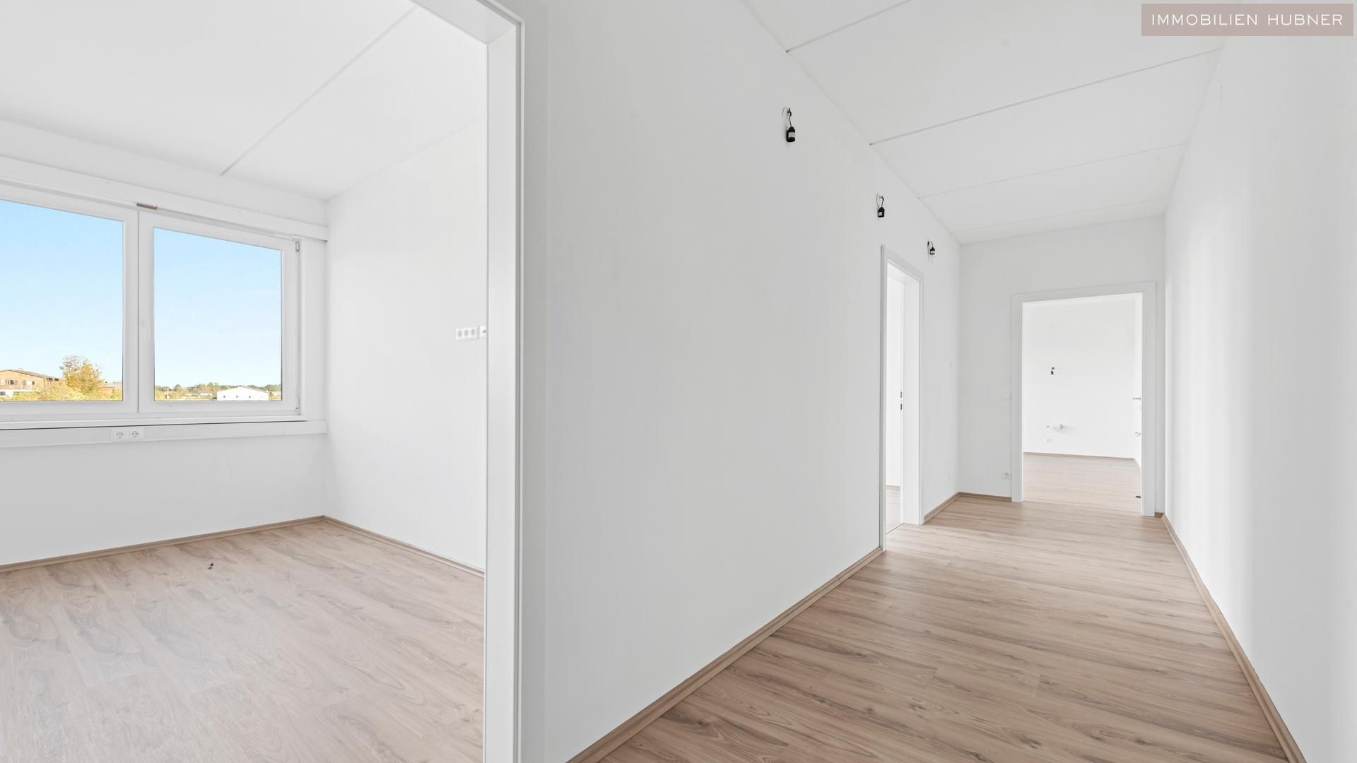 Moderne Halle, Produktion, Büro. Leer oder Rendite 7,9 %. Sensationeller PREIS EUR 1.287 / m2 - Mehr