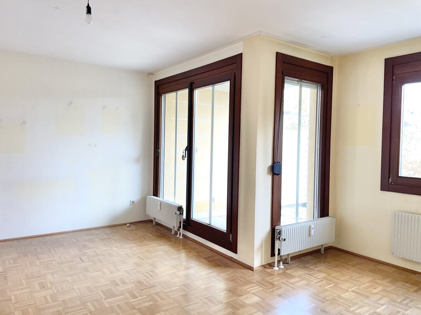 PROVISIONSFREI VOM EIGENTÜMER! SANIERUNGSBEDÜRFTIGE 2-ZIMMER-WOHNUNG MIT EIGENGARTEN!