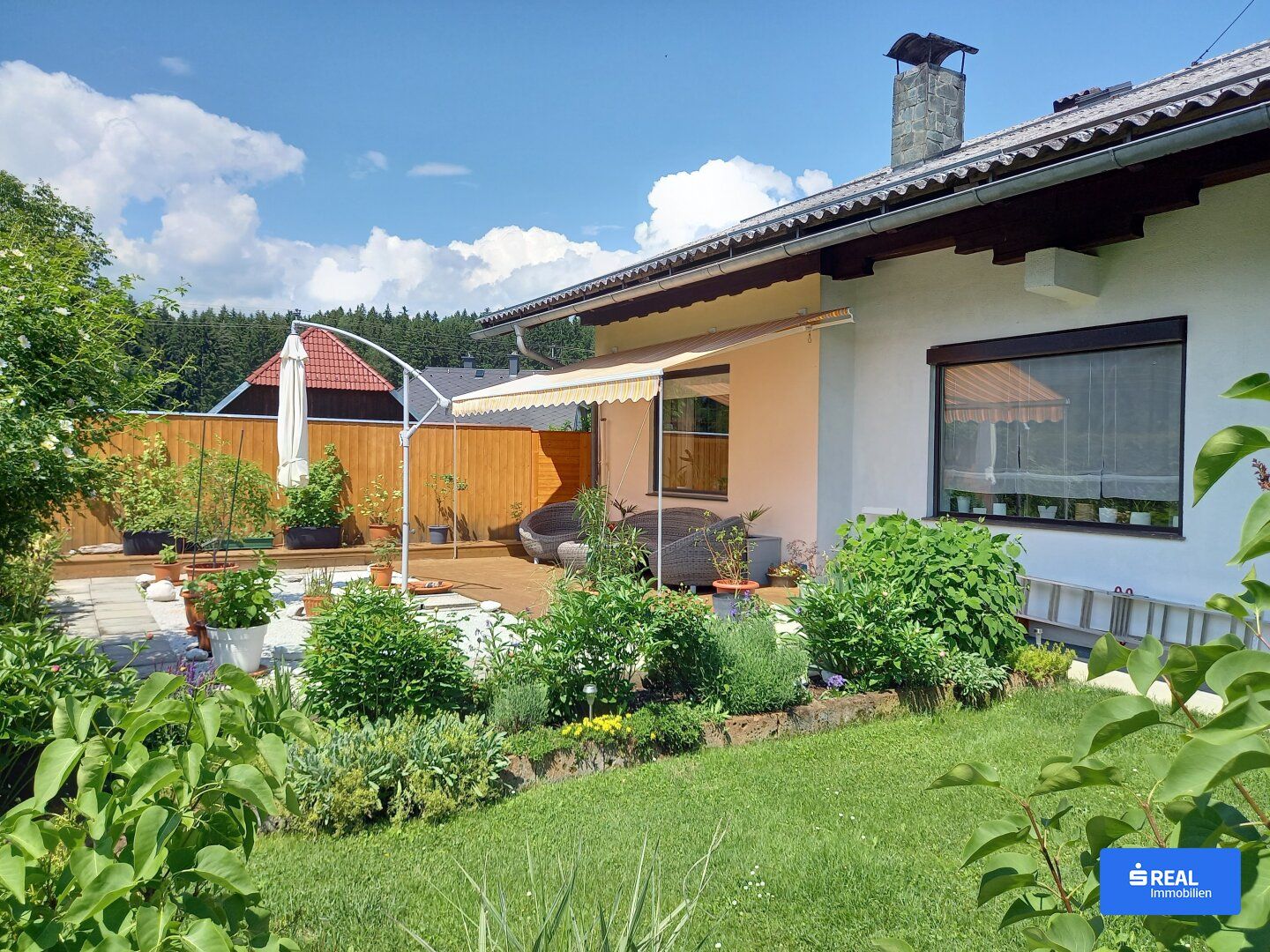 Großzügiges Familienhaus mit idyllischem Garten