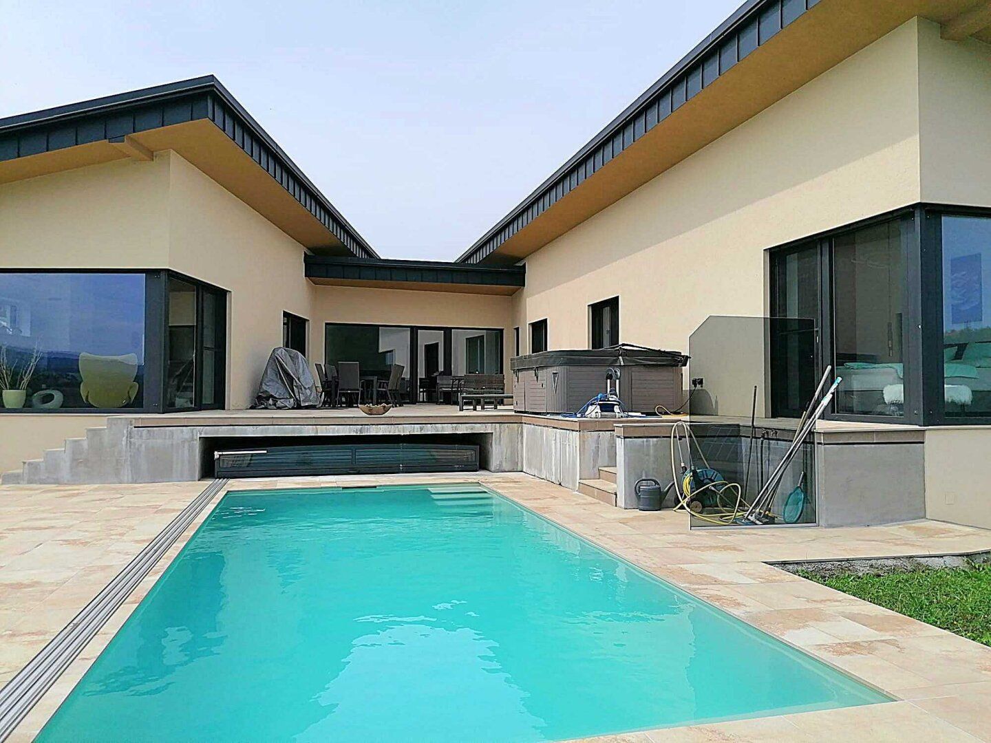 EXKLUSIVE NEUBAUVILLA mit Pool