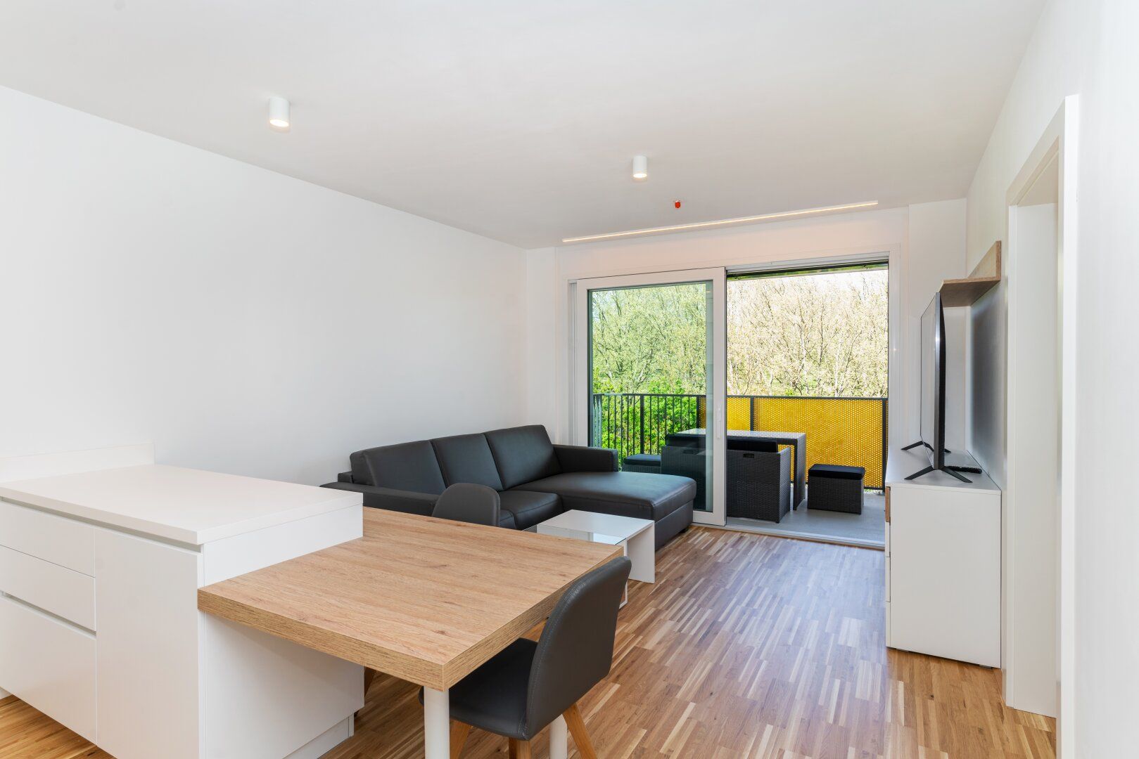 VOLLMÖBLIERT - All inclusive Apartment direkt an U1! Einkäufe direkt in den Kühlschrank? In den TABA Tower Serviced Apartments ist das möglich!