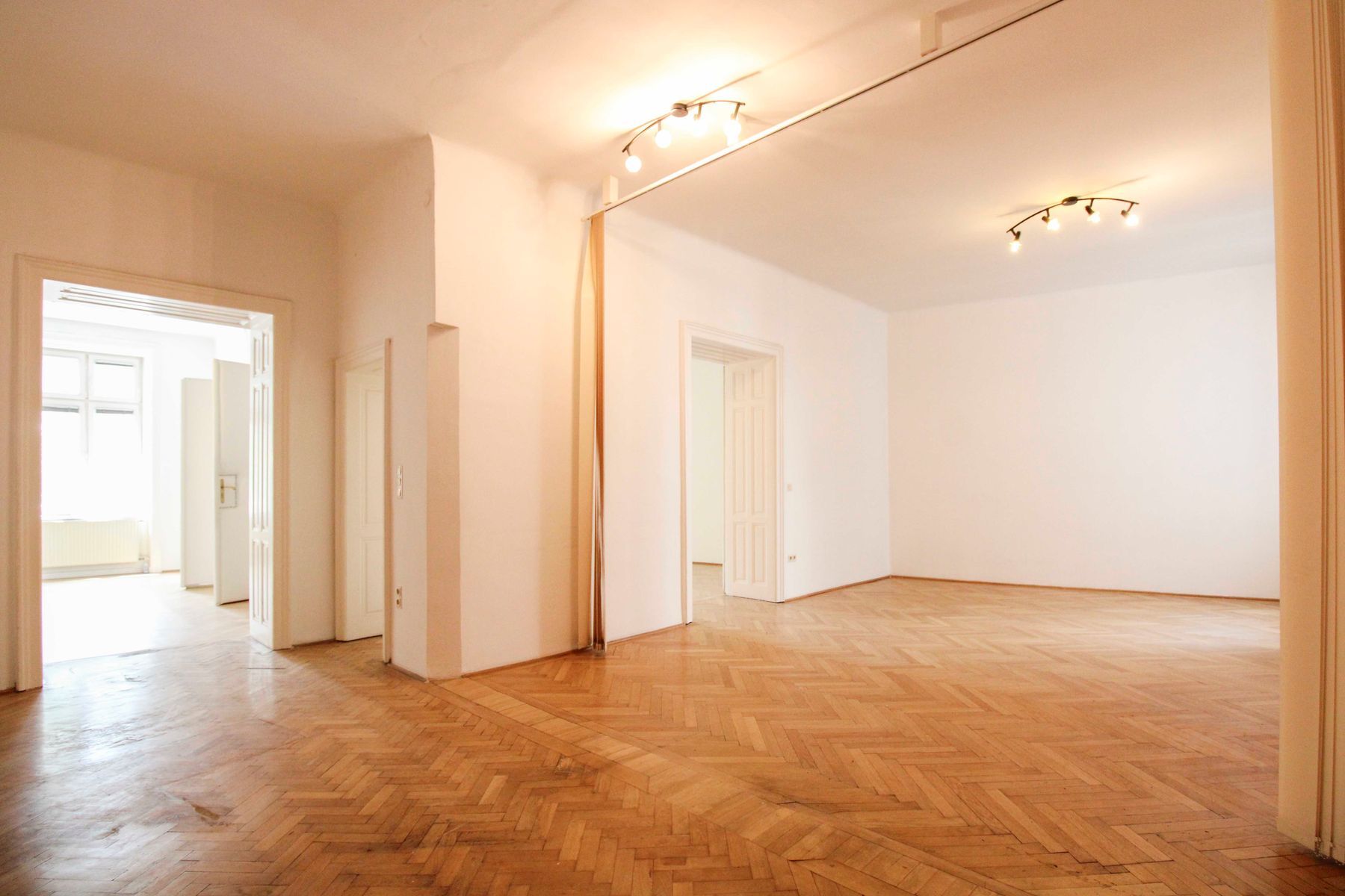 Großzügige Altbauwohnung mit Gestaltungsspielraum in TOP Lage!