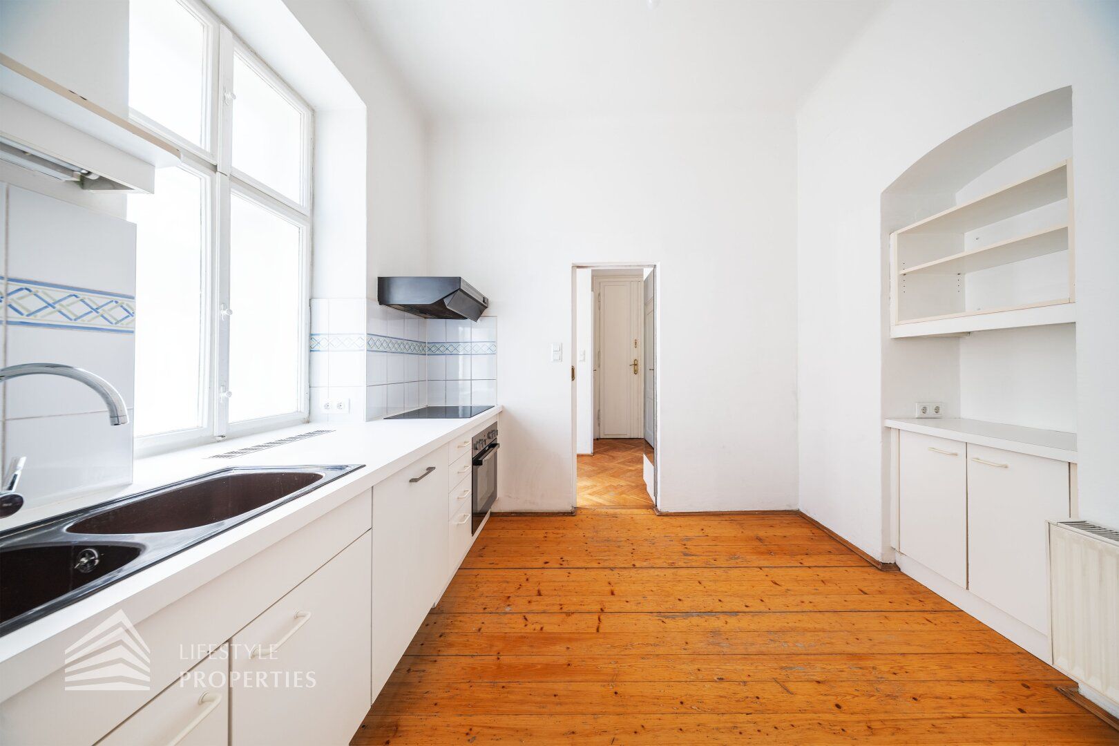 2-Zimmer Wohnung mit Balkon in zentraler Lage – další