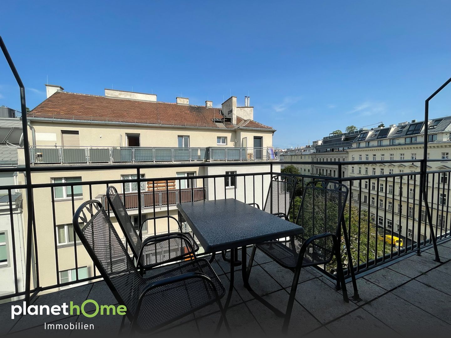 Raumwunder mit Fernblick und großer Terrasse. Erstbezug nach Sanierung!