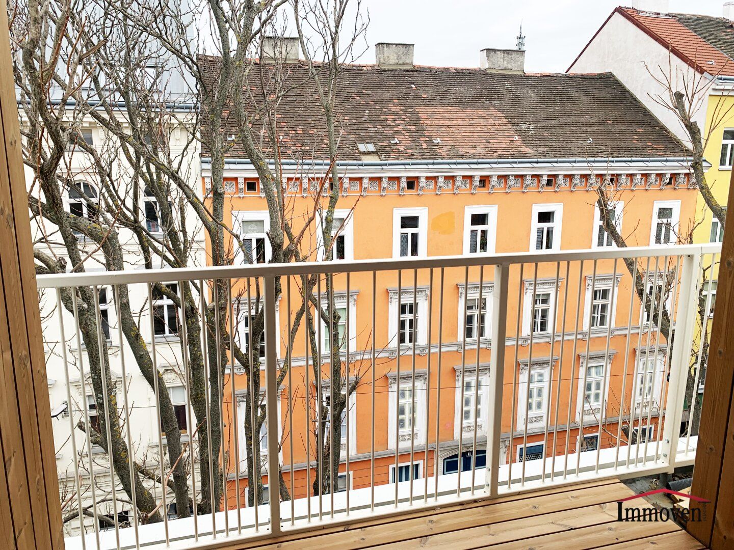 TOPLAGE: 5. Etage - Straßenseitige, moderne 2-Zimmerwohnung mit Loggia!
