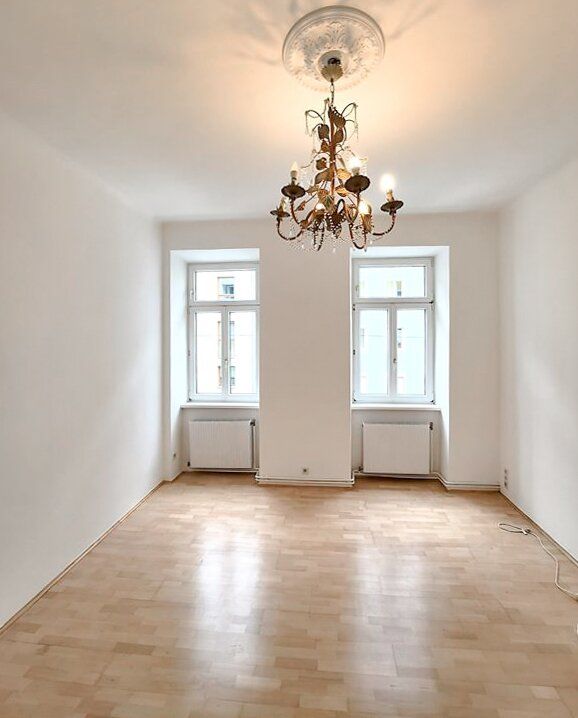Großzügige 2 Zimmer Altbau Wohnung, ideal für Singles oder Paare