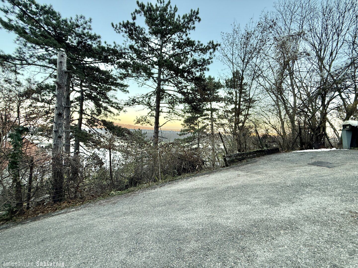 Traumhaftes Grundstück im Naturschutzgebiet - 880 m² mit Berg- und Donaublick! - Ansicht 3