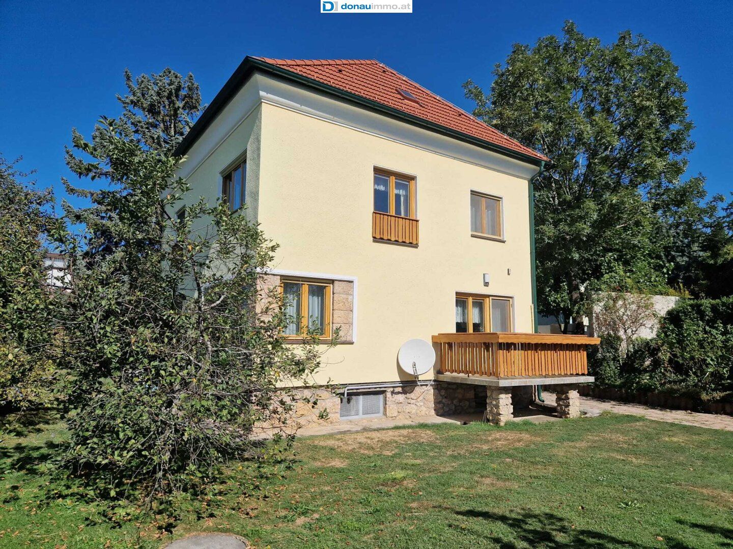 Charmantes Einfamilienhaus auf großen, sonnigen Grundstück und gepflegtem Garten