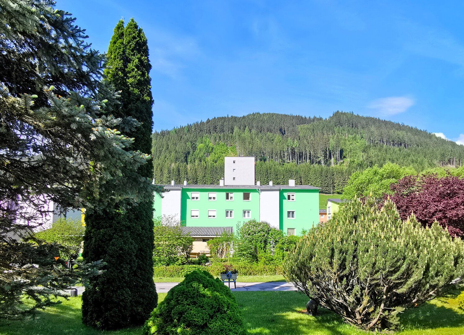 Attraktive 3-Zimmer ETW im sanierten Mehrfamilien-Wohnhaus - ruhige Lage