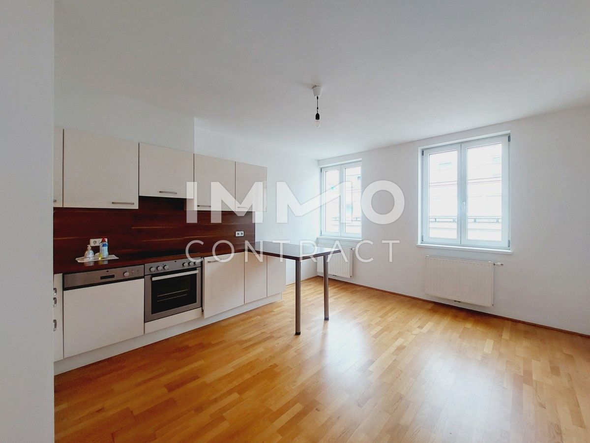 Neuwertige 2 Zimmer Wohnung mit Loggia / Leopold-Ernst-Gasse 19