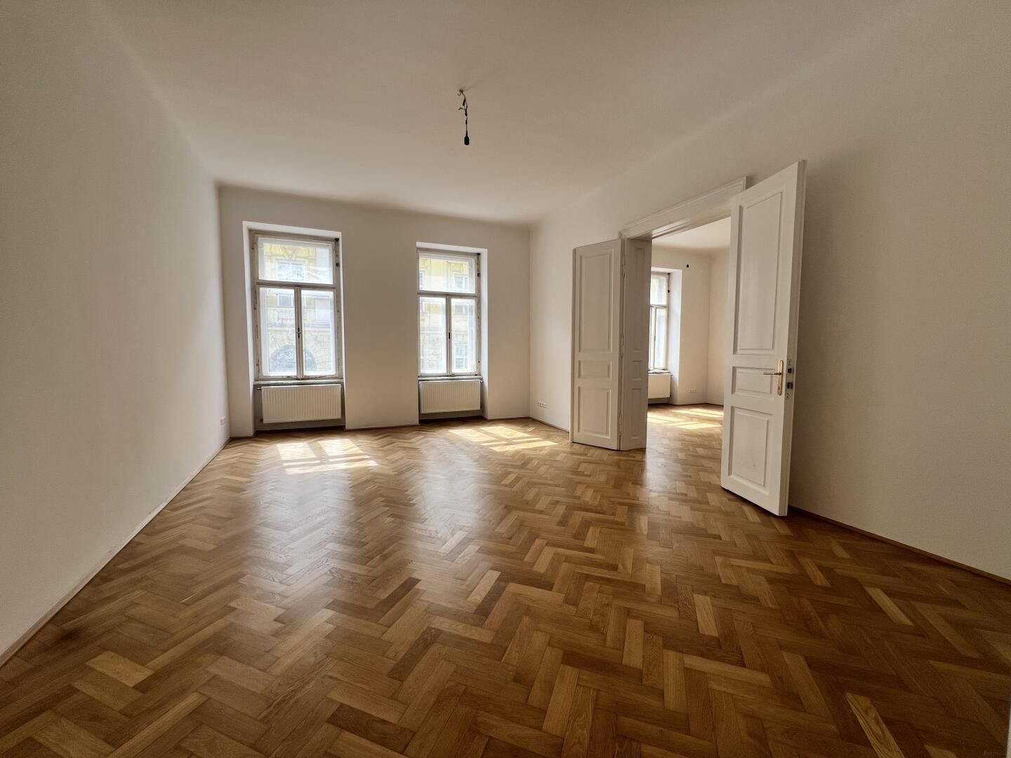 Altbaucharme, hochwertig neu saniert nahe dem Lendplatz, Balkon, Top 3