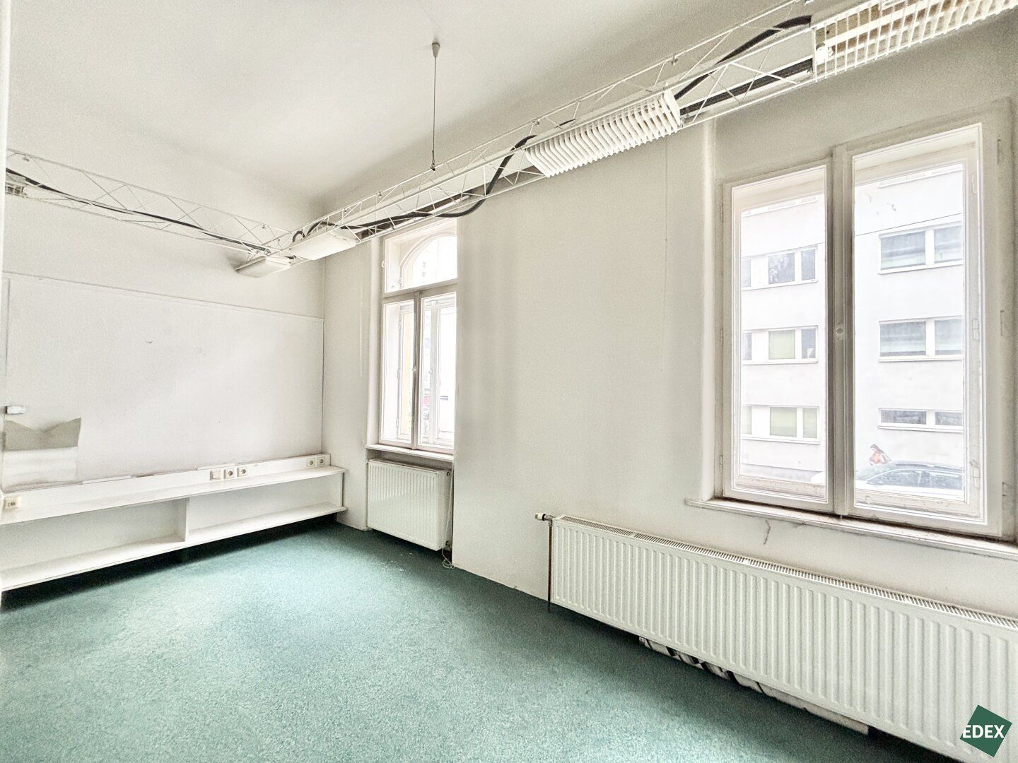 Sanierungsbedürftige 1-Zimmer-Räumlichkeit nähe U4 Ober St. Veit