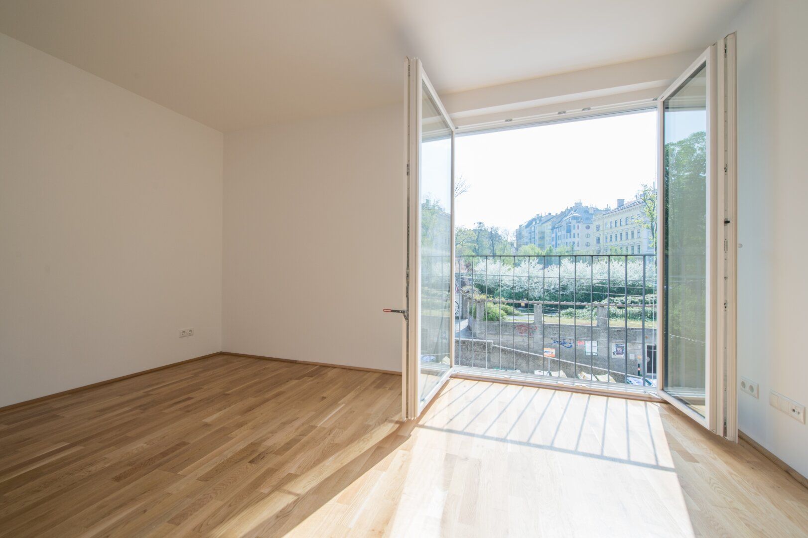 2-Zimmer-Neubauwohnung mit hochwertiger Ausstattung & hofseitiger Terrasse / ab sofort verfügbar!