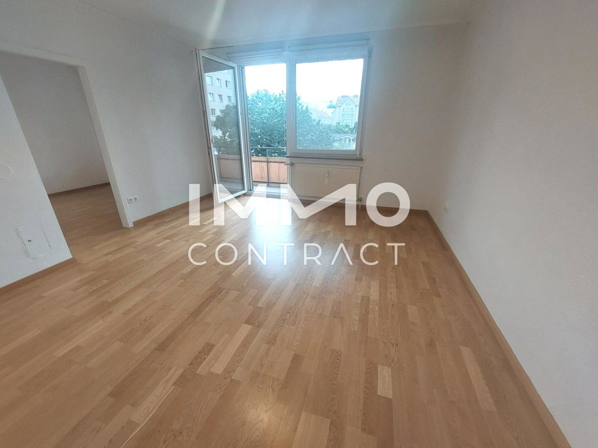Erstbezug nach schöner Renovierung. Sehr aparte 2-Zimmer- Wohnung mit 12m² Loggia