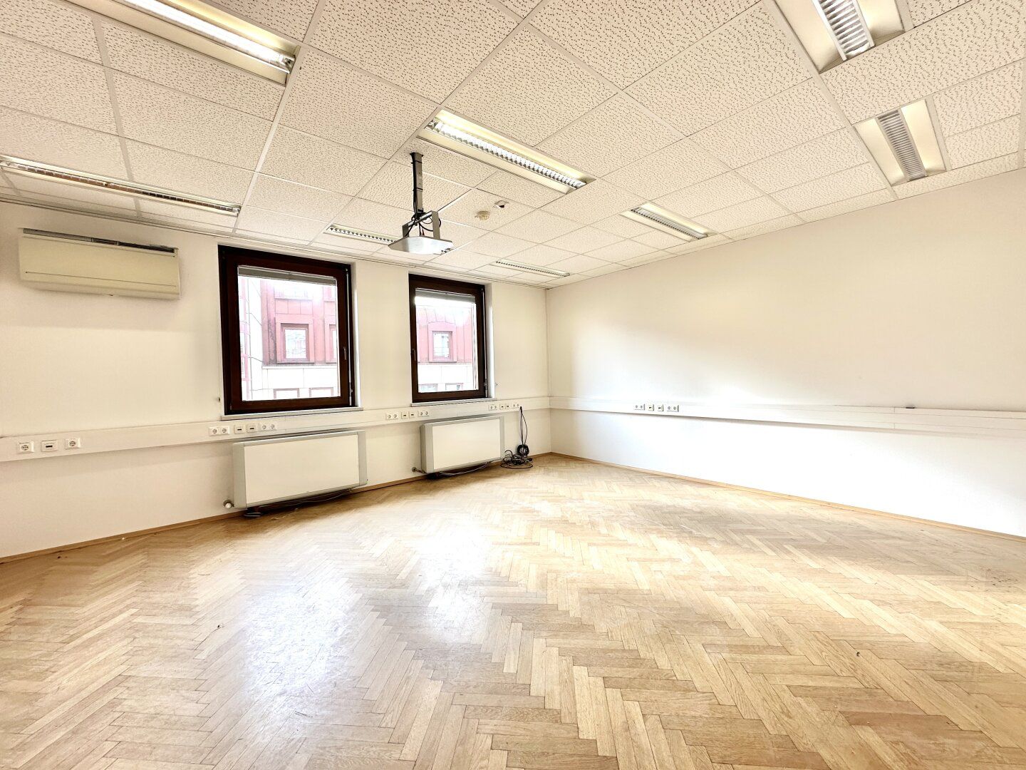 Graz-Nähe Lendplatz: Preislich attraktive, teilmöblierte Bürofläche mit Liftkomfort! - Ansicht 3