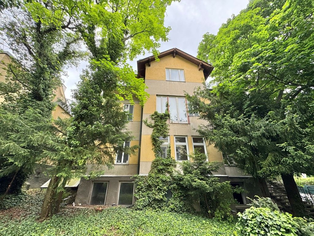 COTTAGEVIERTEL | REPRÄSENTATIVE STILZINSVILLA MIT GARTEN IN ABSOLUTER TOP-RUHELAGE