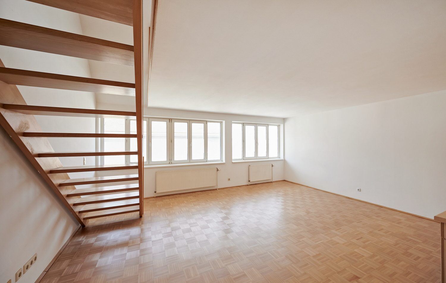 Helle Maisonettewohnung inkl. Terrasse in den Innenhof.
