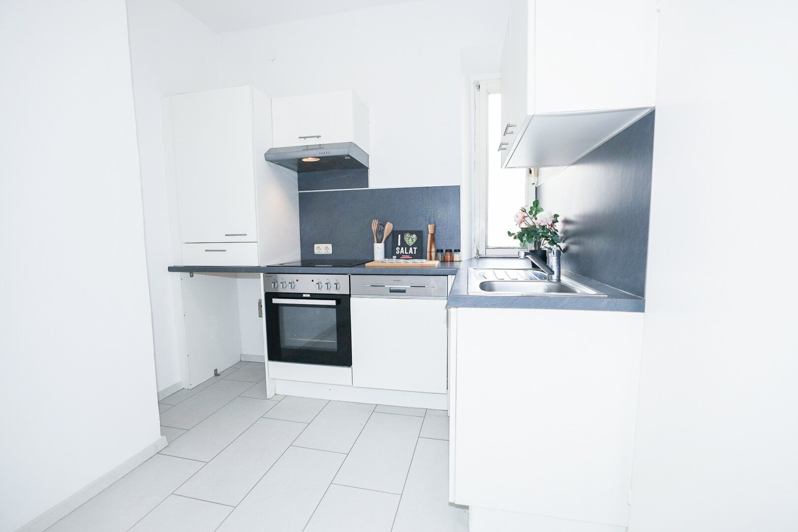 AB SOFORT I SPITZENLAGE I JAKOMINIPLATZ - ZENTRAL IN GRAZ GELEGEN I MODERNES BAD MIT BADEWANNE I AUSGEZEICHNETE KÜCHE I HAUSTIERE WILLKOMMEN I PROJEKT WOHNEN