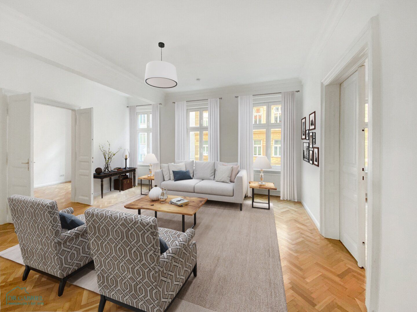 SCHÖNE ALTBAUWOHNUNG MIT EIGENGARTEN UND BALKON
