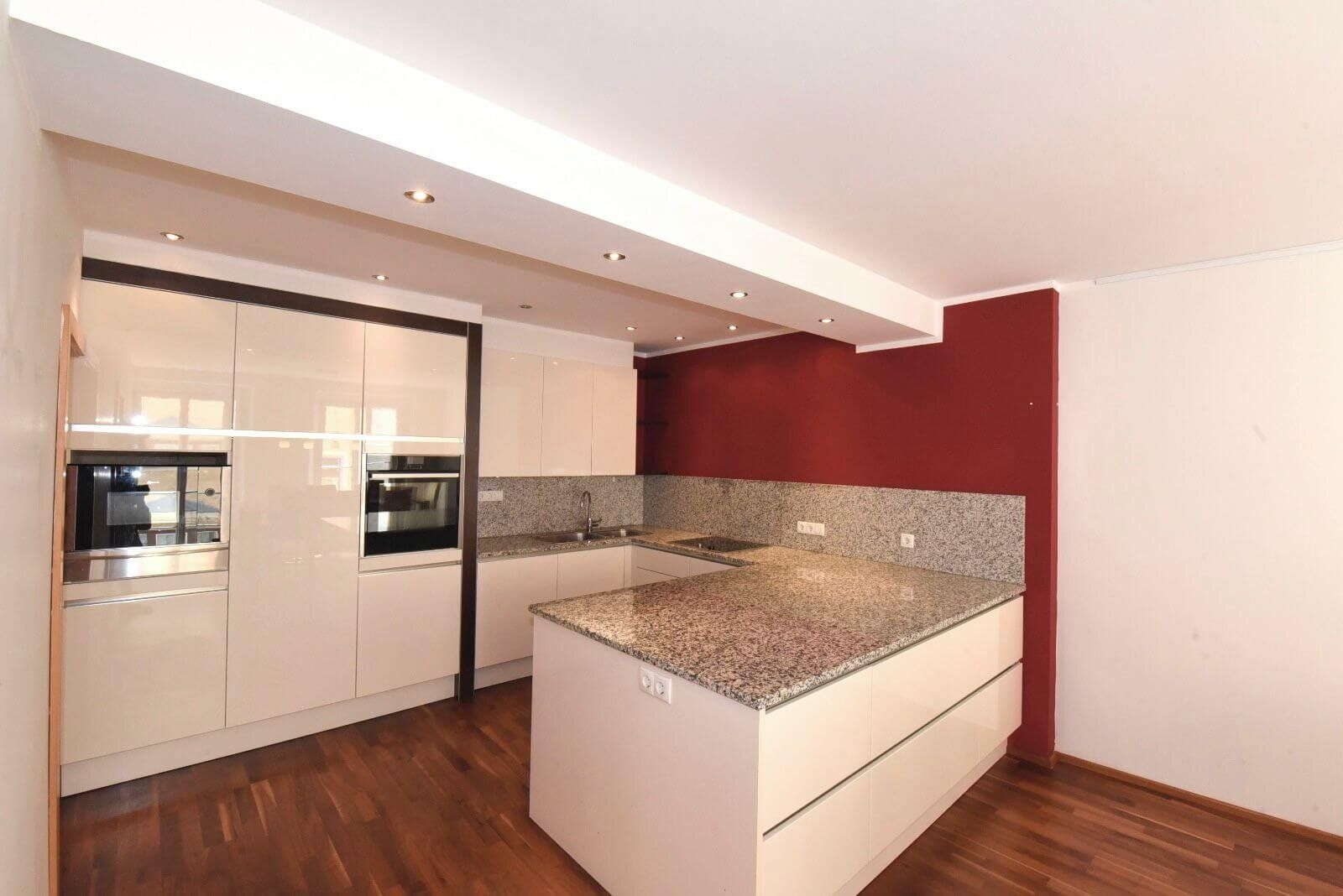 Altbauwohnung / Ordination / Praxis / Büro in Hall in Tirol € 3.216/m²