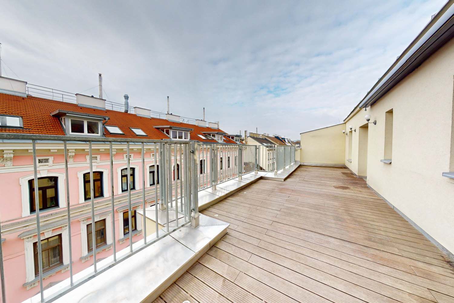 Das gesamte Dachgeschoss mit zwei Terrassen - ganz für Sie allein! - nähe Yppenplatz