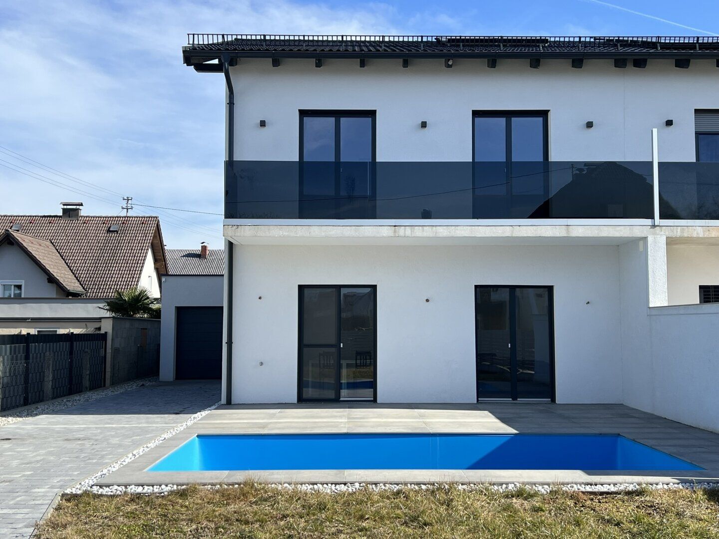 Doppelhaushälfte mit hochwertiger Ausstattung und Swimmingpool