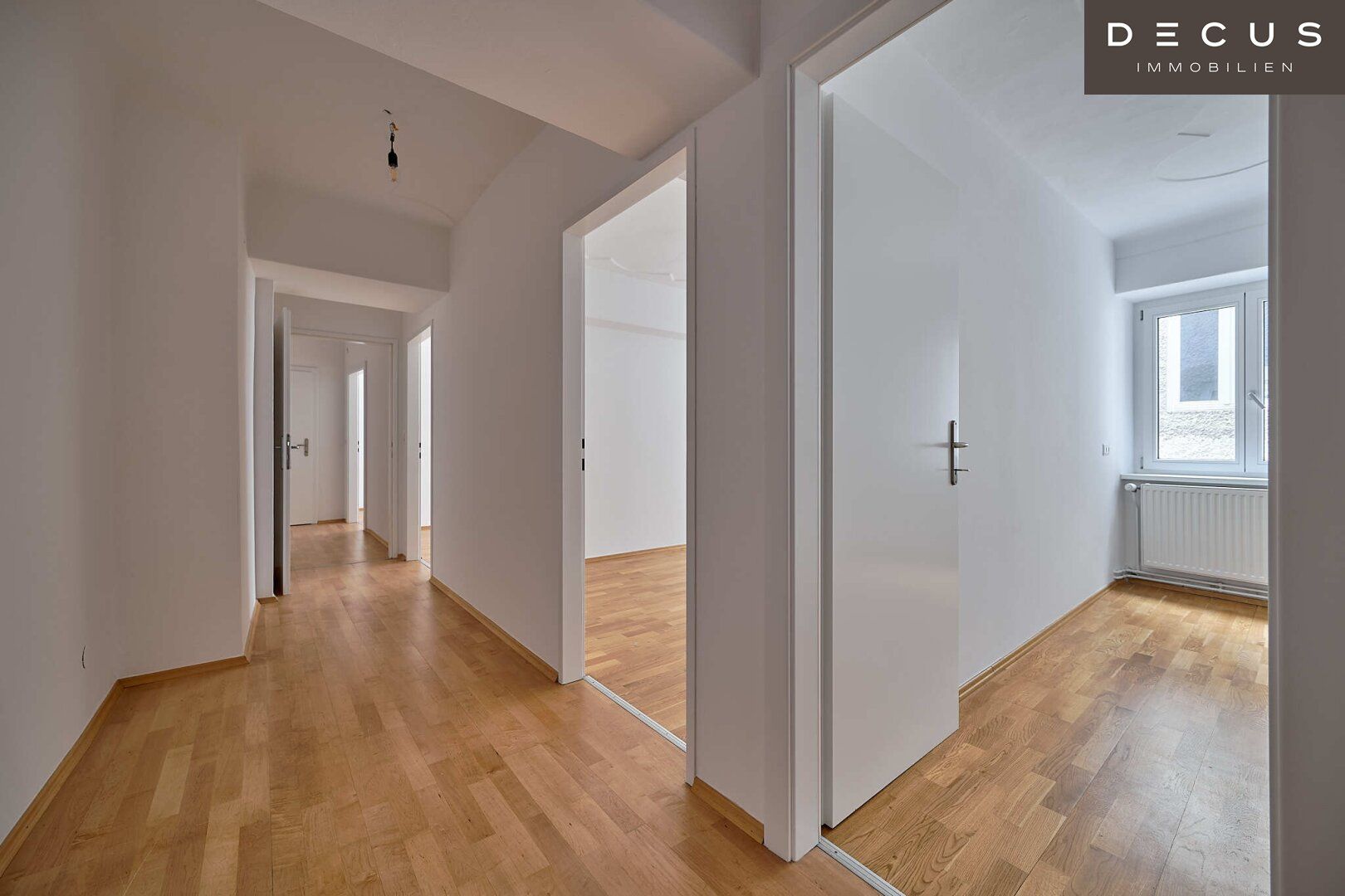 | PERFEKTE WOHNUNG FÜR WG | 4 ZIMMER | OPTIMALE AUFTEILUNG | MIT BILICK AUF DEN HAUPTPLATZ