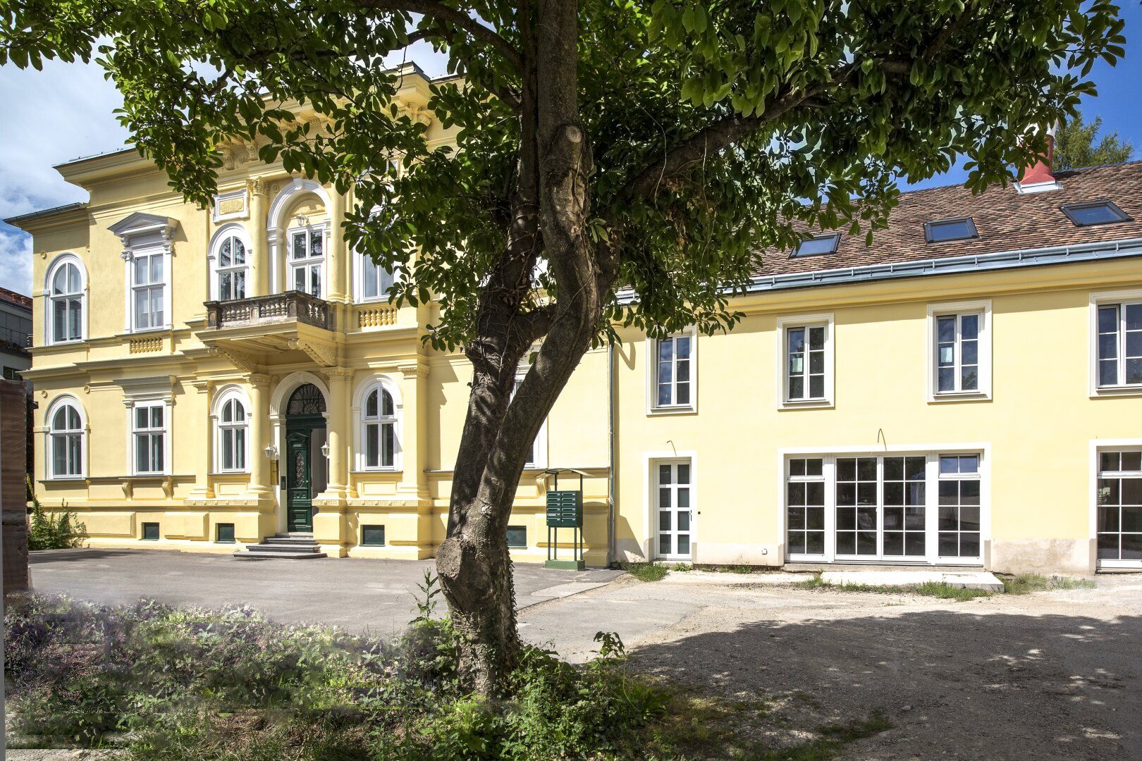Modern Wohnen in Historischer Residenz in Baden