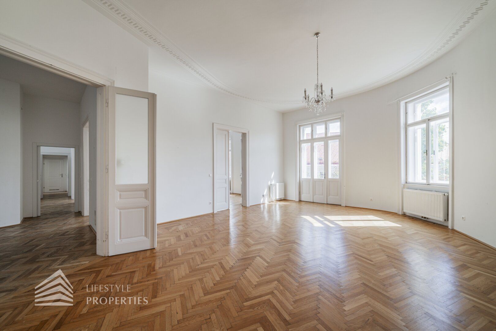 Grand Park Residence: Herrschaftlicher 6-Zimmer Altbau mit Weit- und Grünblick