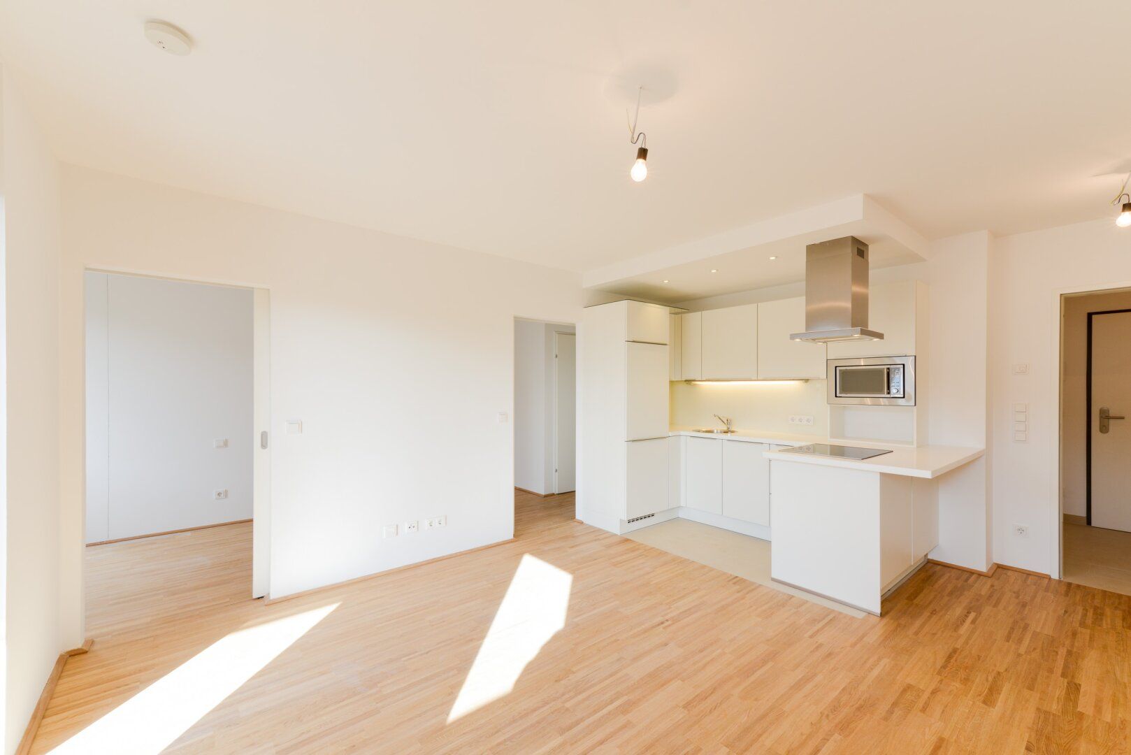 2-Zimmer Wohnung mit Balkon Nähe Westbahnhof! Ruhige Lage! Ab September