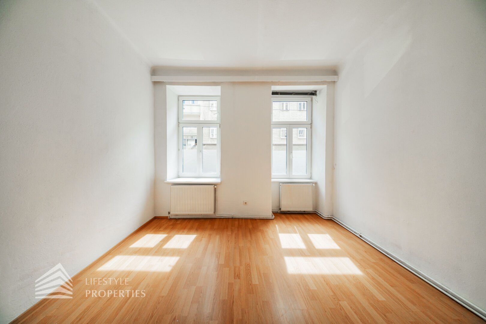 Helle Garconniere, Nähe Reumannplatz