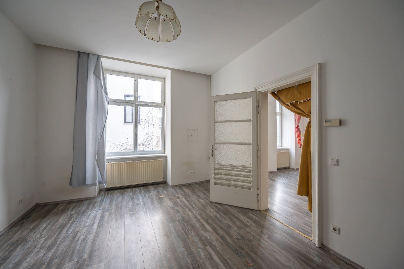**Hannovermarkt** Renovation Opportunity: 3-Room Period Apartment with Approved Balcony - Airbnb Suitable