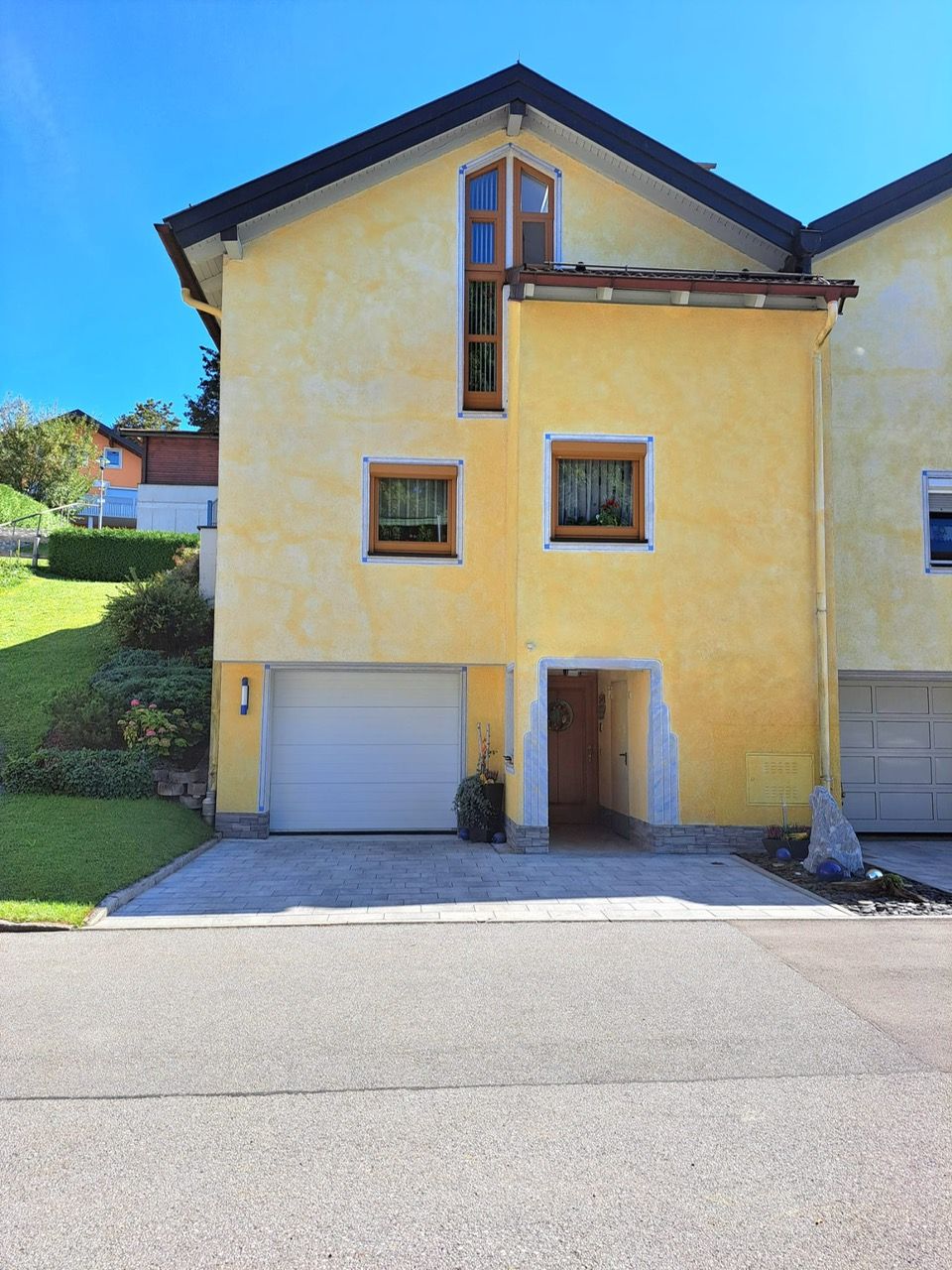 Sehr gepflegte Doppelhaushälfte in zentraler Lage mit Garage und Terrasse / auch ohne Makler