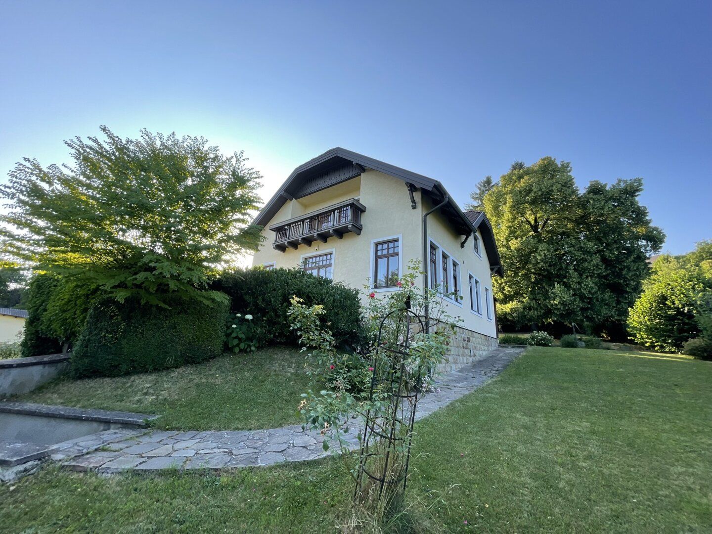 PREISREDUKTION + ALTVILLA + FERNSICHT + SONNIG + schöner GARTEN + PERFEKTE Einteilung!