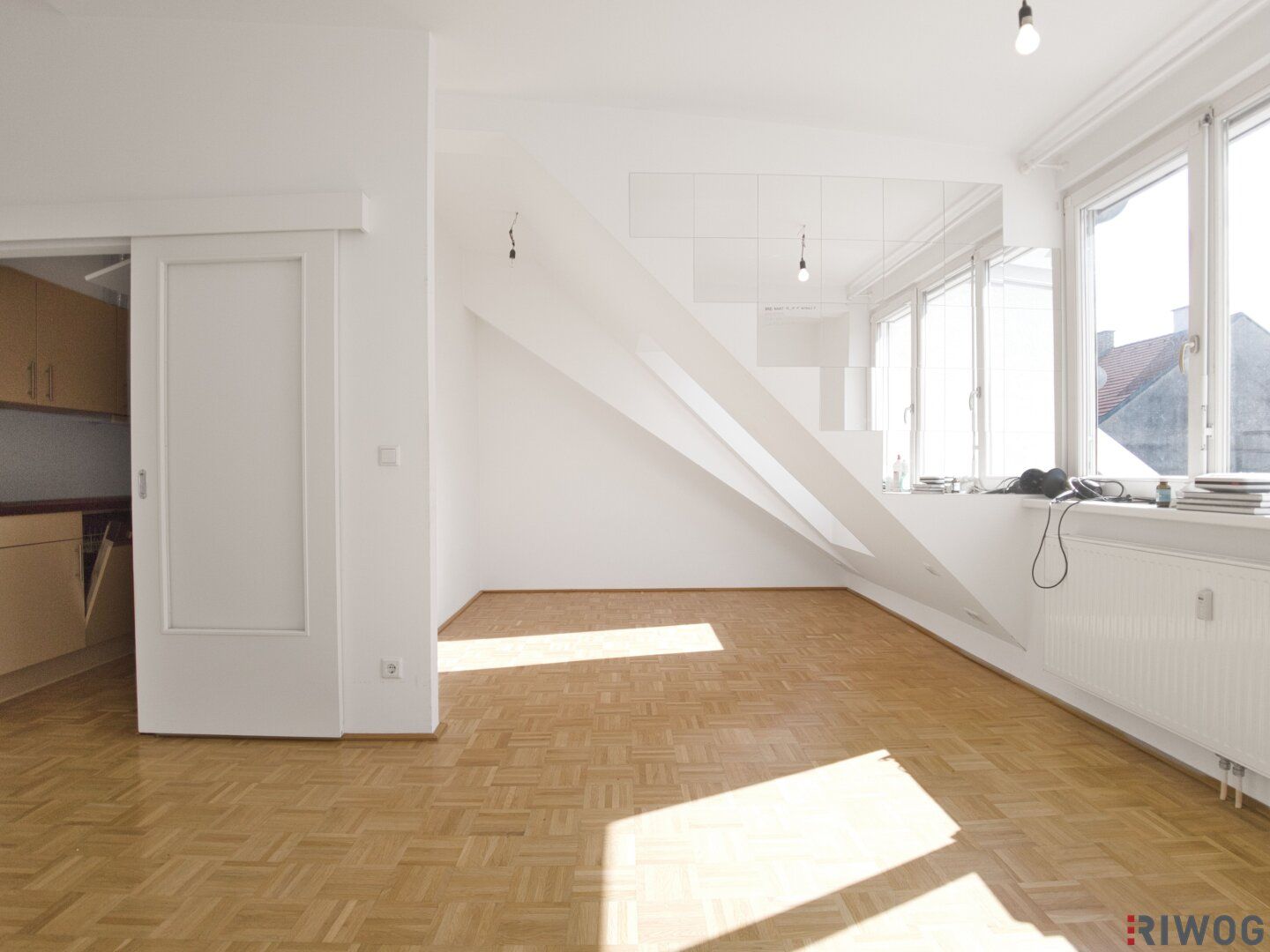 Helle Dachgeschosswohnung | Einbauküche | ruhige Hoflage | nähe Westbahnhof