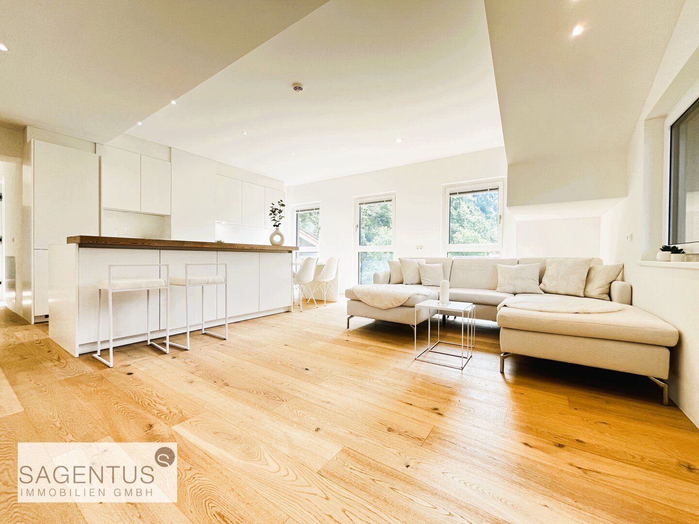 Traum-Immobilie zum TOP-PREIS: Sensationelle 119m² große, moderne Dachgeschosswohnung mit 2 Balkonen nur 15 Autominuten von Innsbruck entfernt