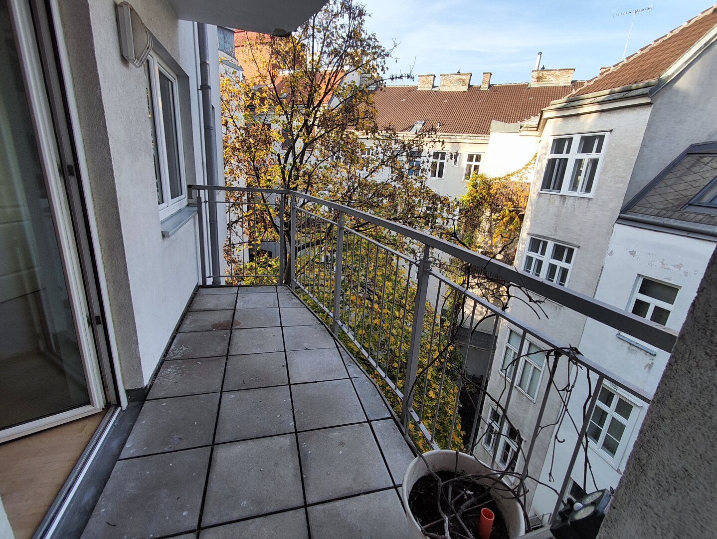 Wunderschöne ruhige Wohnung im 4.OG mit Balkon, Innenhoflage, nahe altes AKH, mit Garagenoption