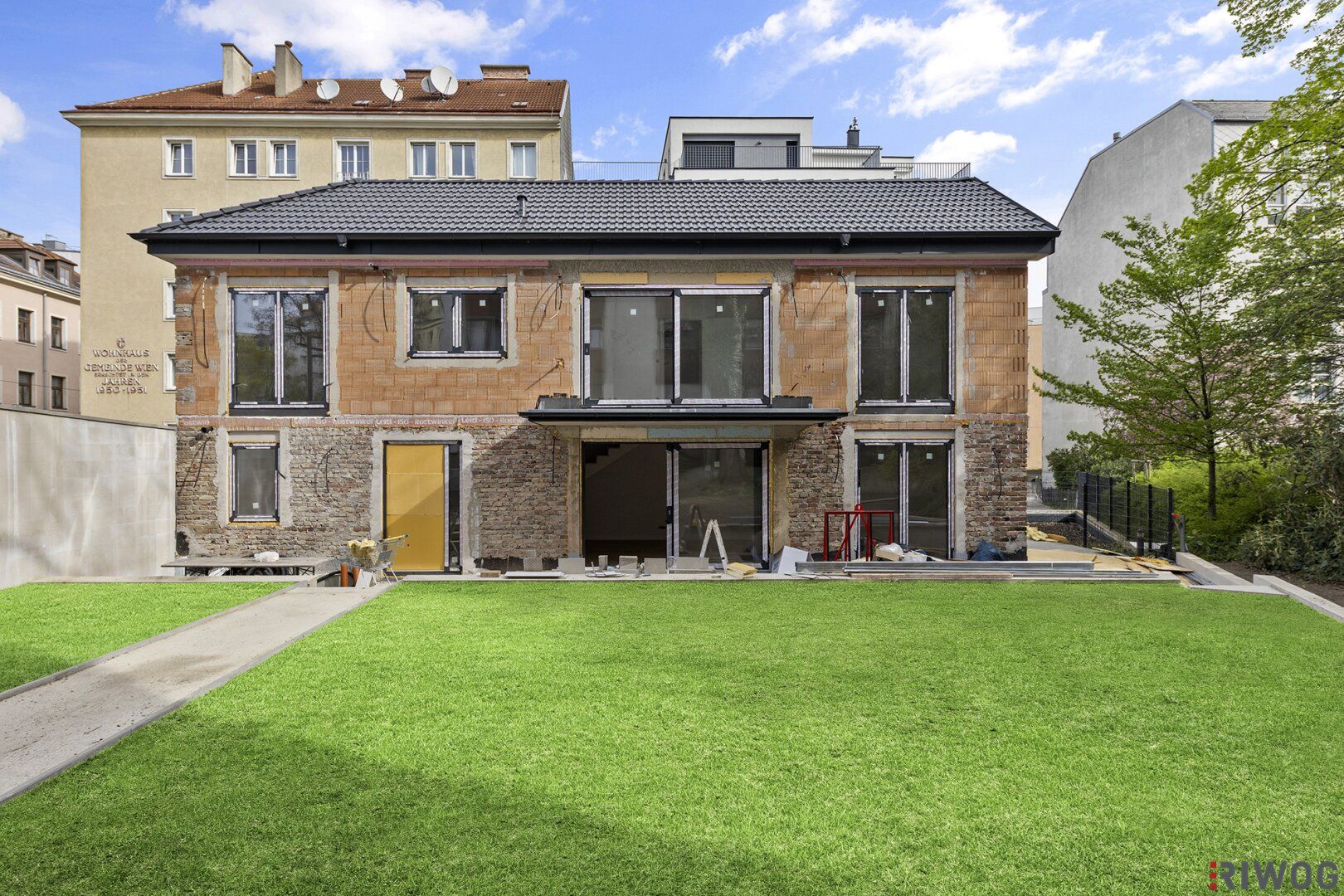 NEUES EINFAMILIENHAUS + 140m² SÜD-GARTEN | 5 MIN vom BHF MEIDLING (U6/S-Bahn) | LUFTWÄRMEPUMPE | RUHELAGE | NUTZUNGSRECHT 250m² Grünfläche